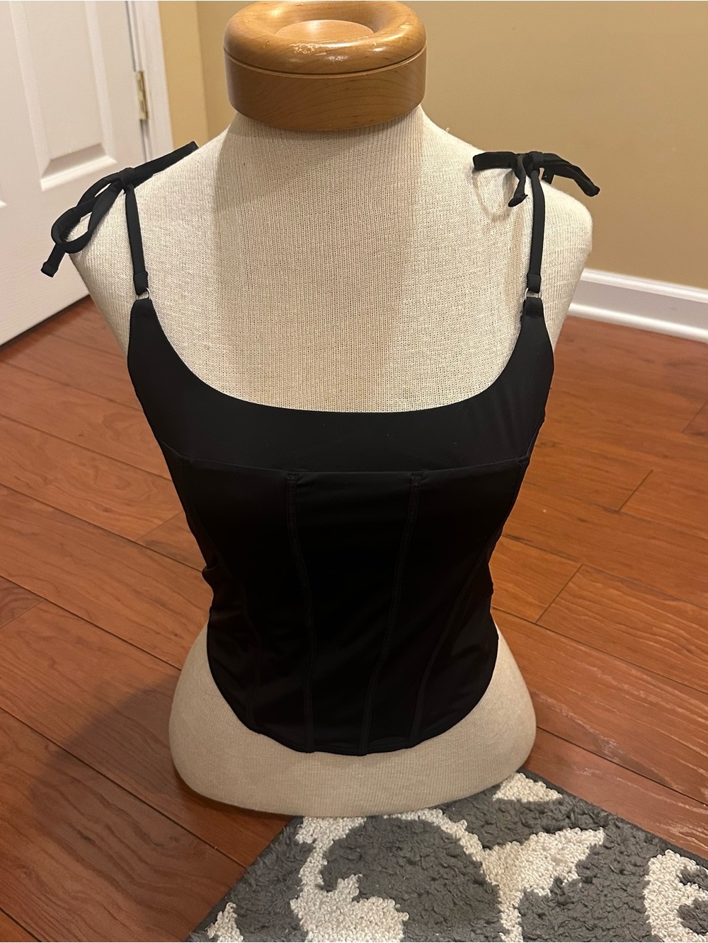 NWOT Gilly Hicks Hollister Black Corset Style Crop Top size L